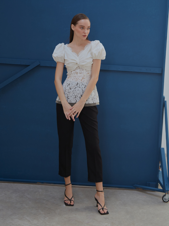 Áo Ren Trắng Twist Ngực