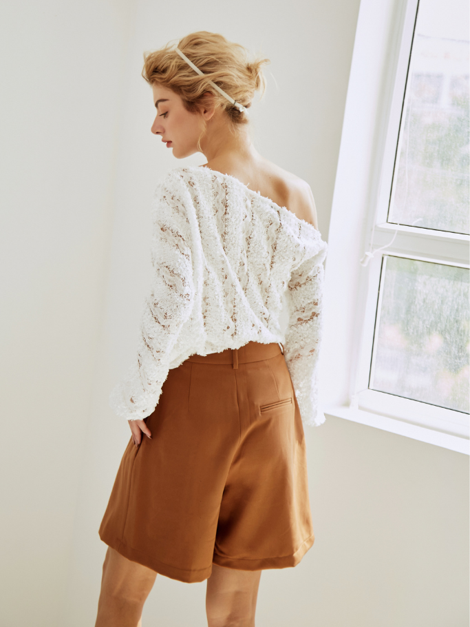 Áo Trắng Pattern Lệch 1 Vai
