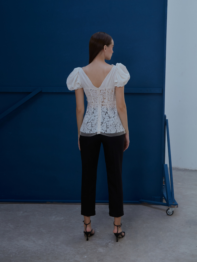 Áo Ren Trắng Twist Ngực