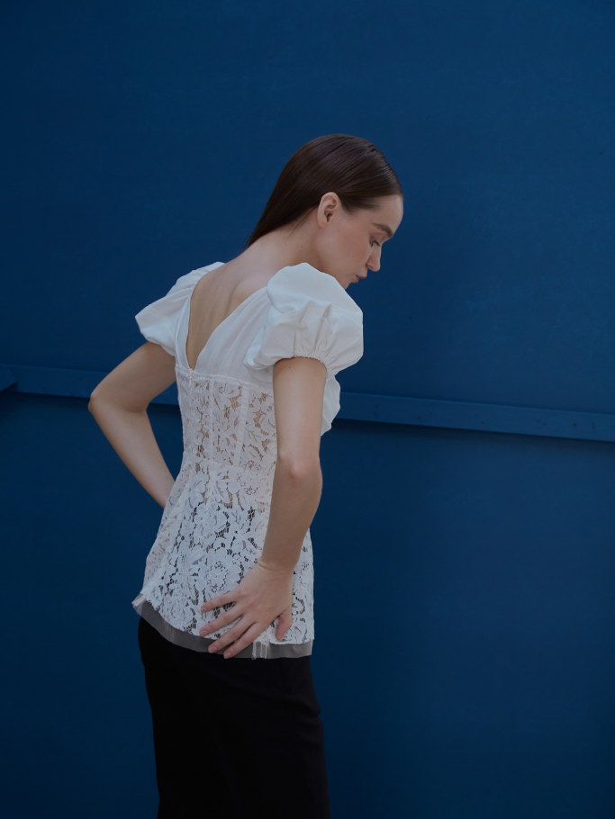 Áo Ren Trắng Twist Ngực
