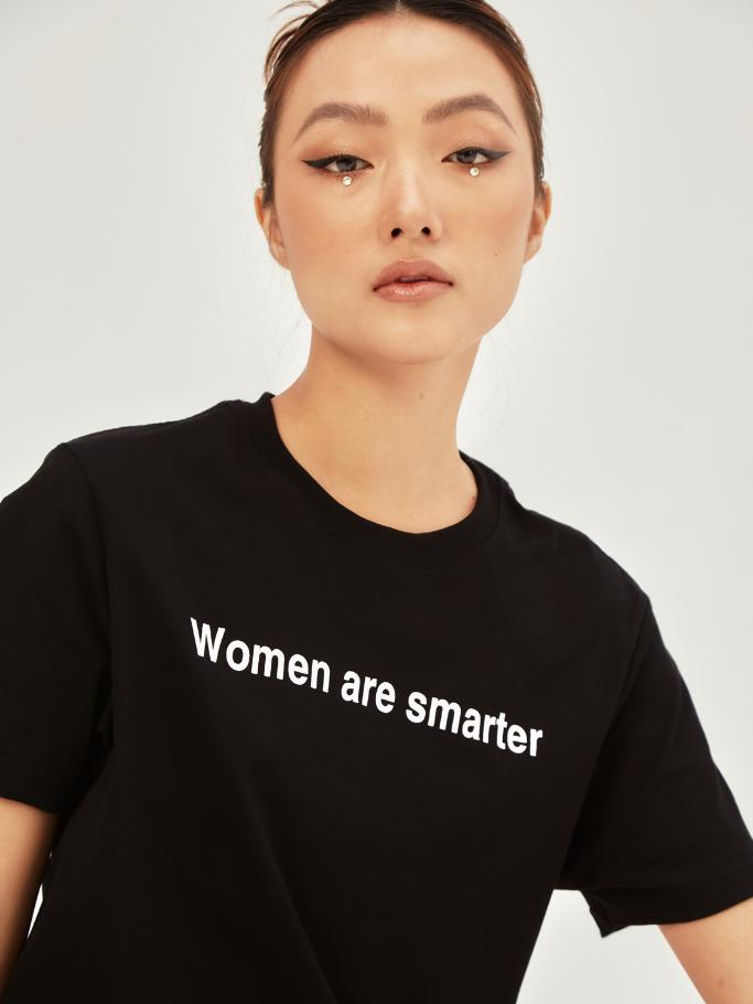 Áo Thun Đen Woman Are Smarter
