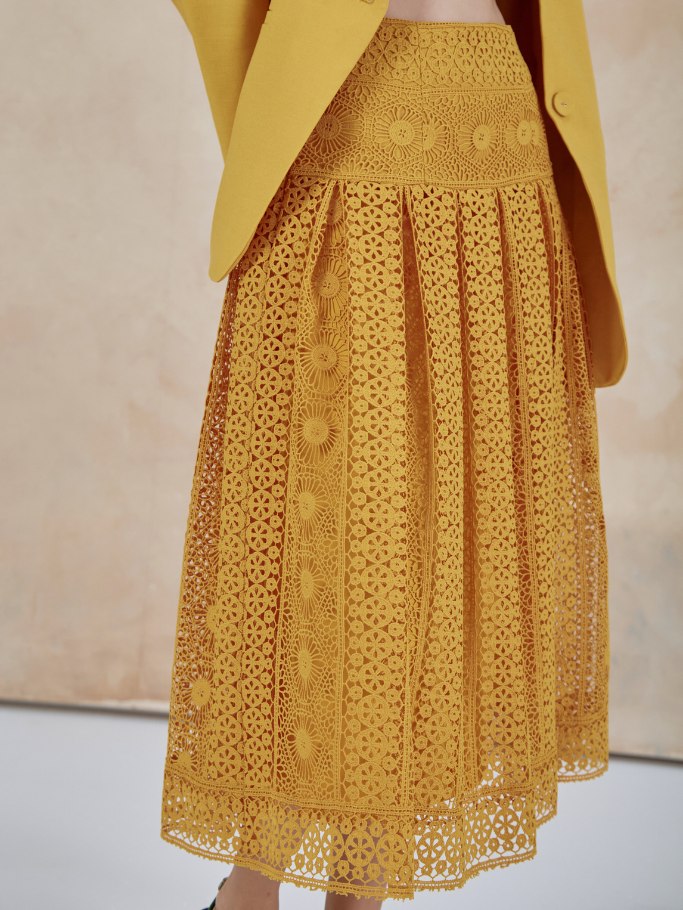  Váy Ren Vàng Midi 