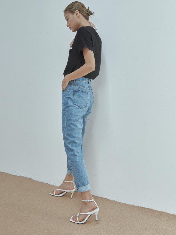 Áo Lụa Đen Minimalist