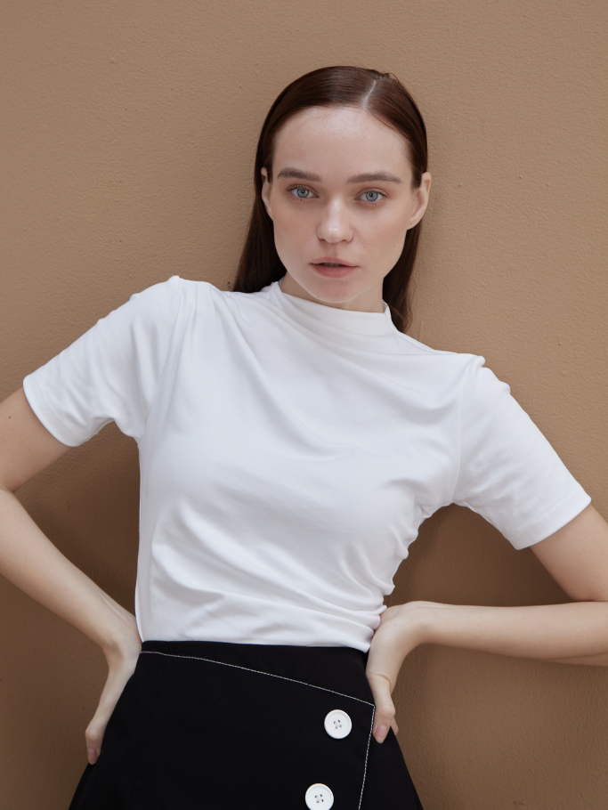 Váy Mini Đen Viền Chỉ Đính Nút