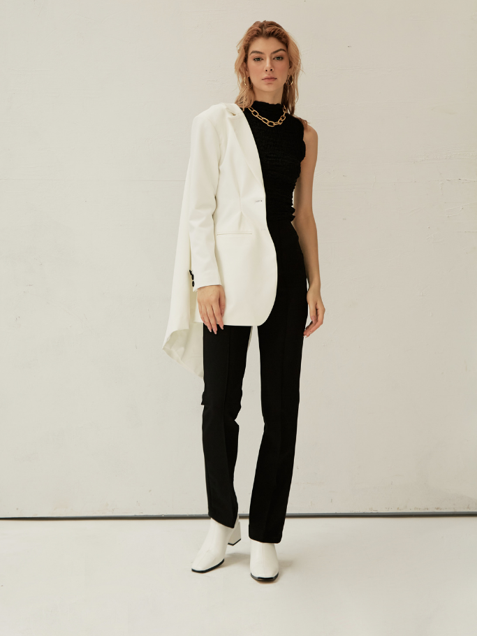 Blazer Trắng Nút Đen