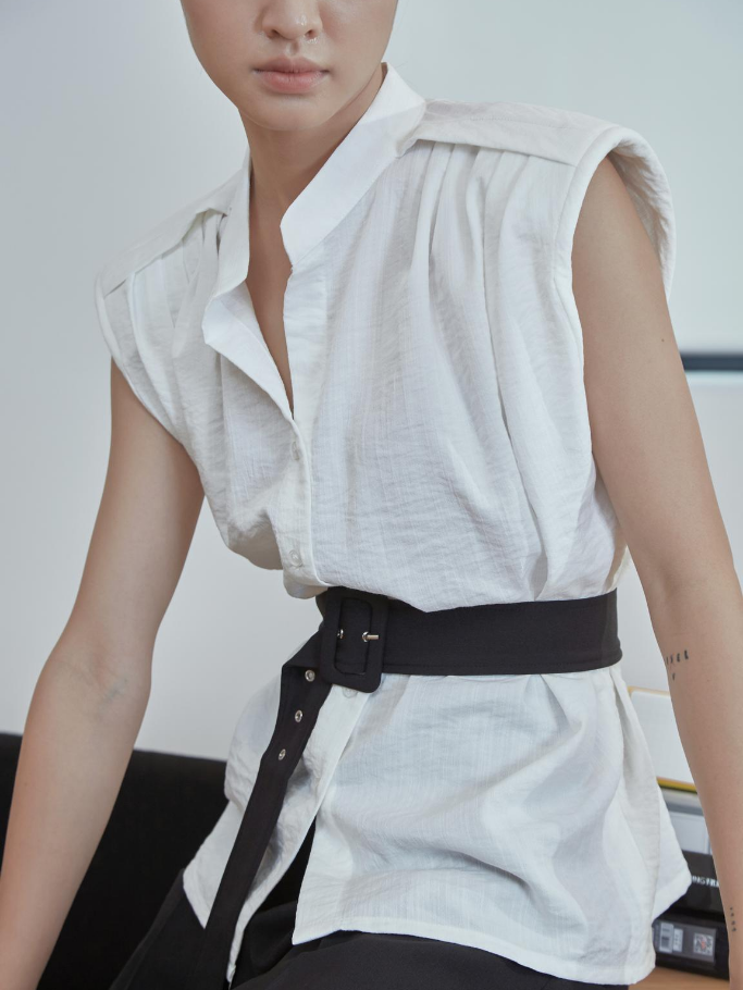 Áo Sơ Mi Trắng Độn Vai Không Kèm Belt