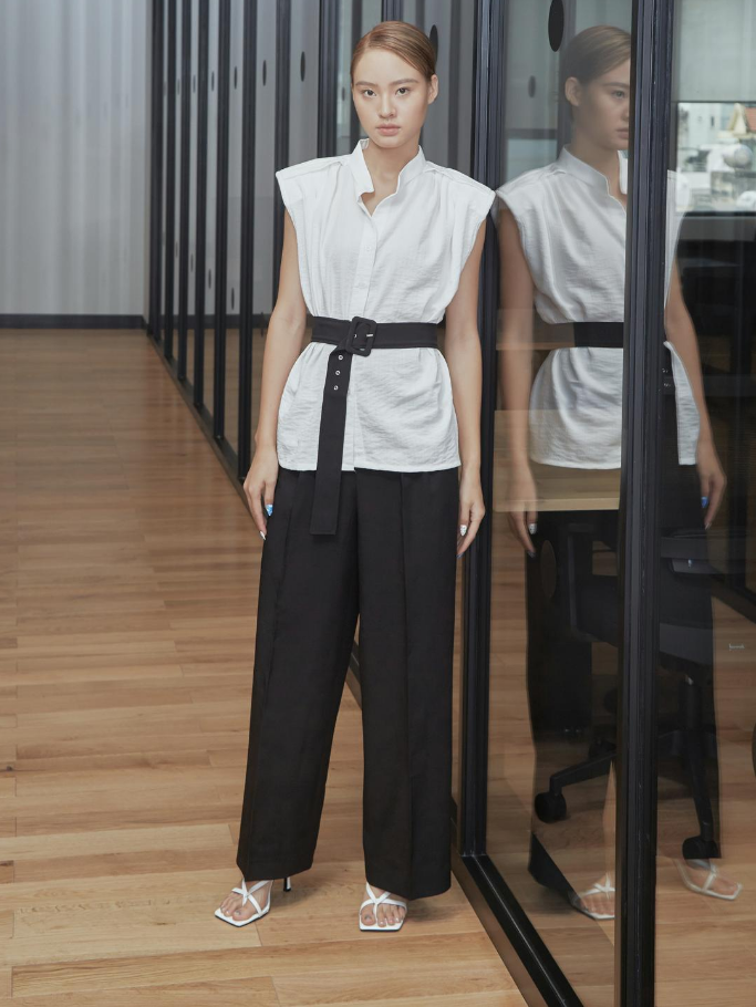 Áo Sơ Mi Trắng Độn Vai Không Kèm Belt