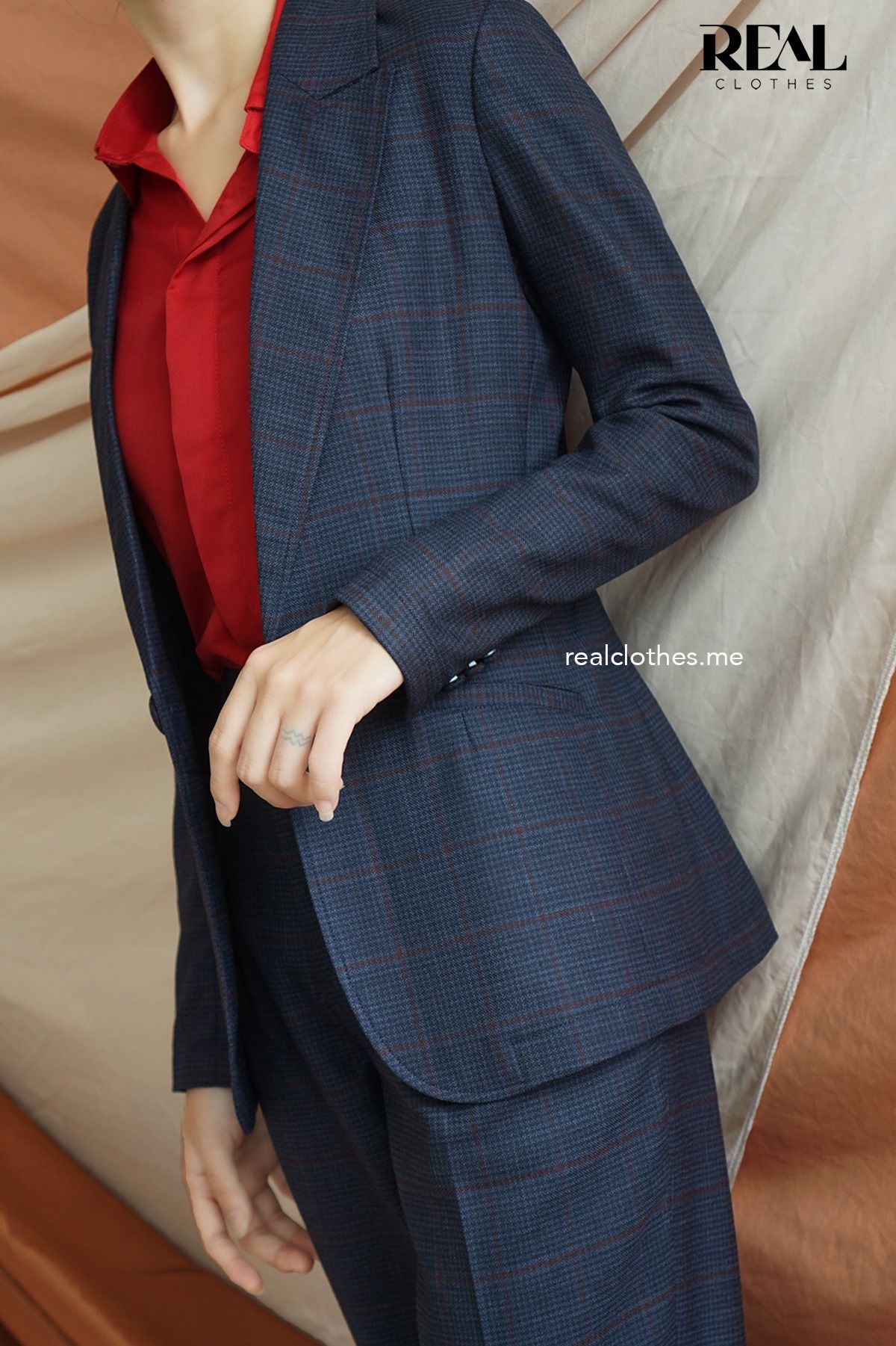 Blazer dài tay dài ô vuông đỏ