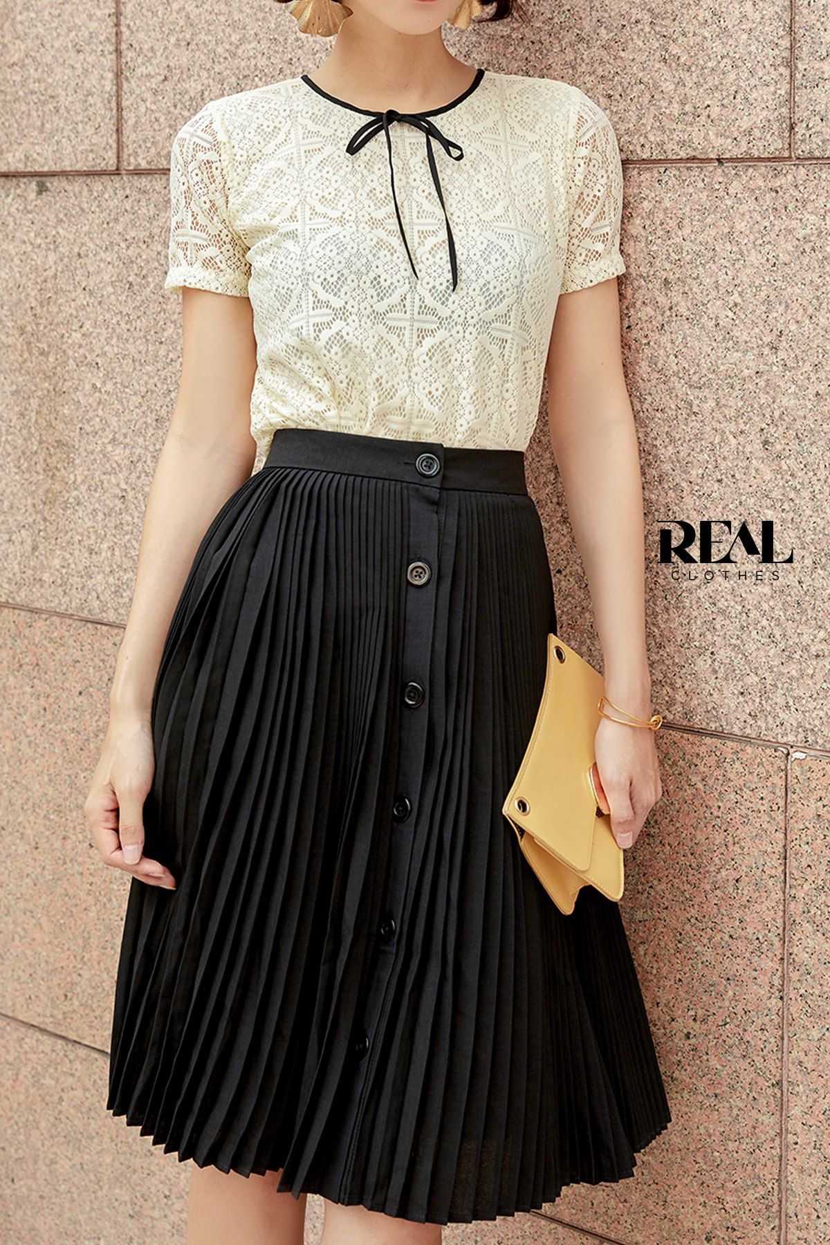 Váy pleated nút đen SALE