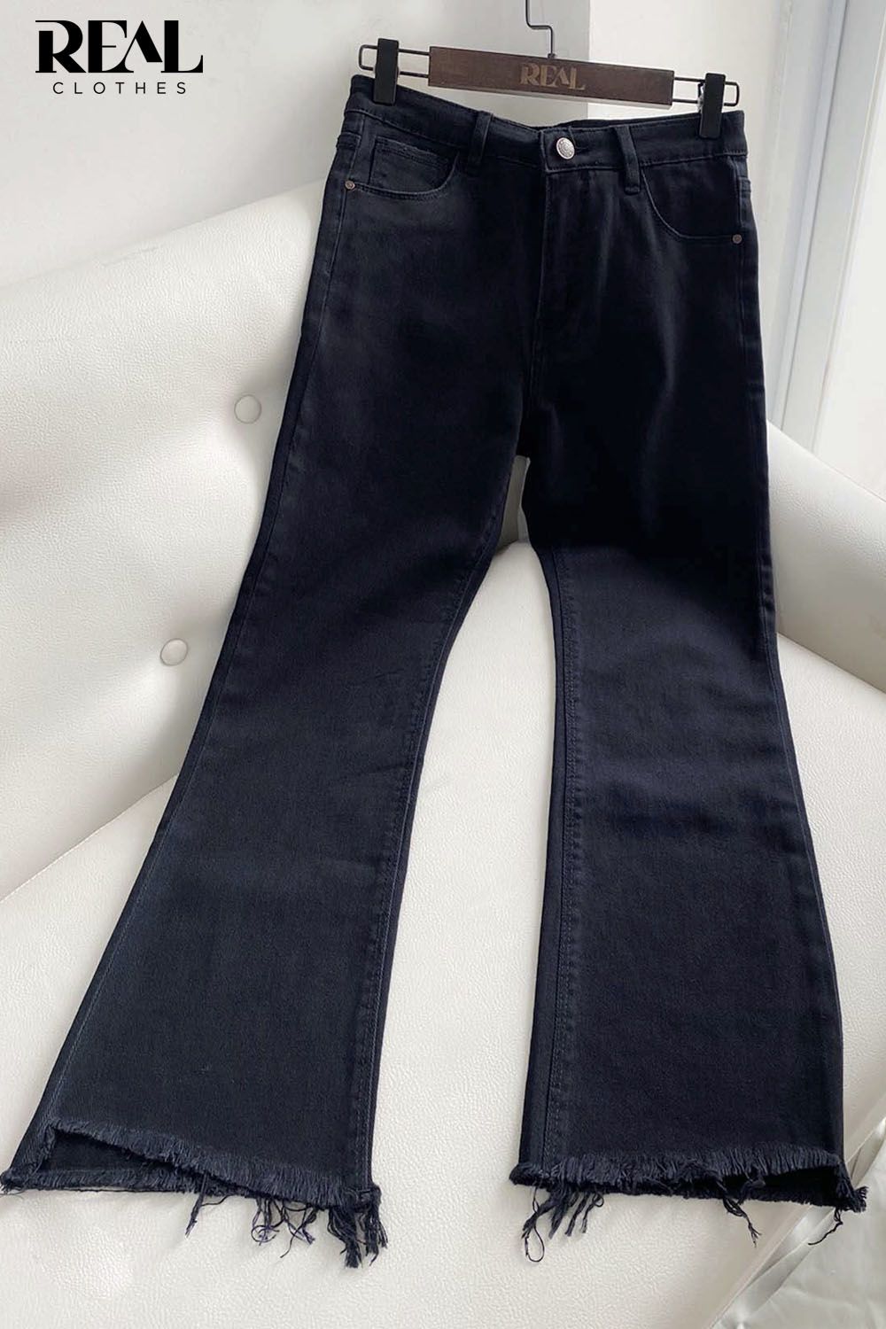 Quần jeans loe đen