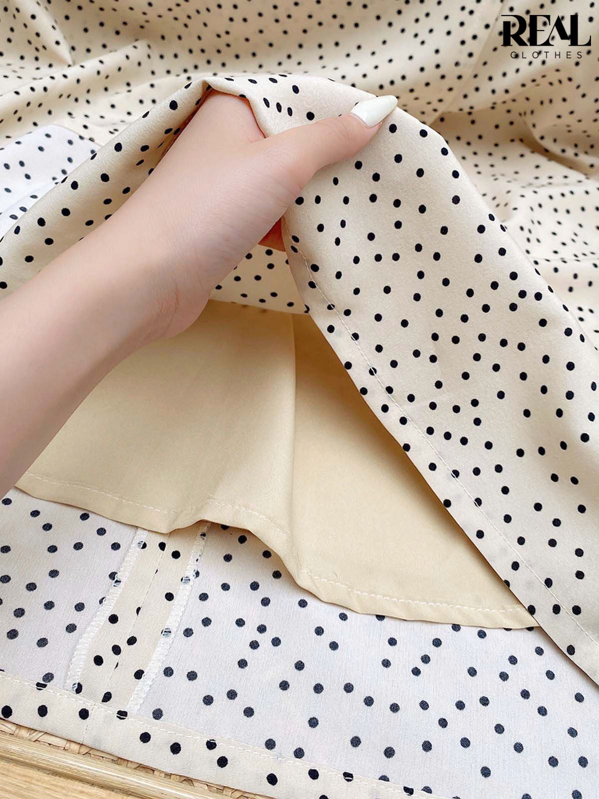 Đầm kyo chấm bi kem
