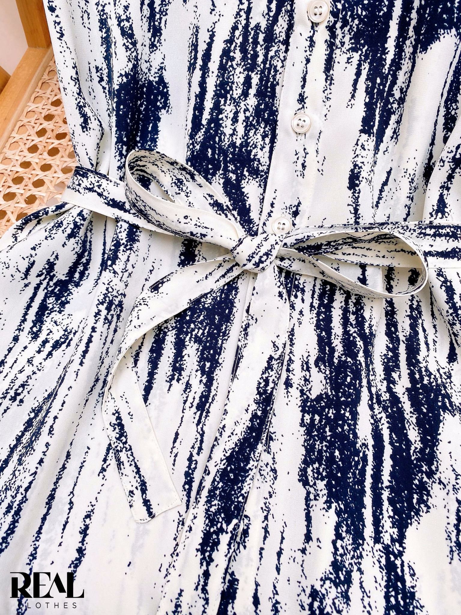 Đầm sơ mi vệt xanh