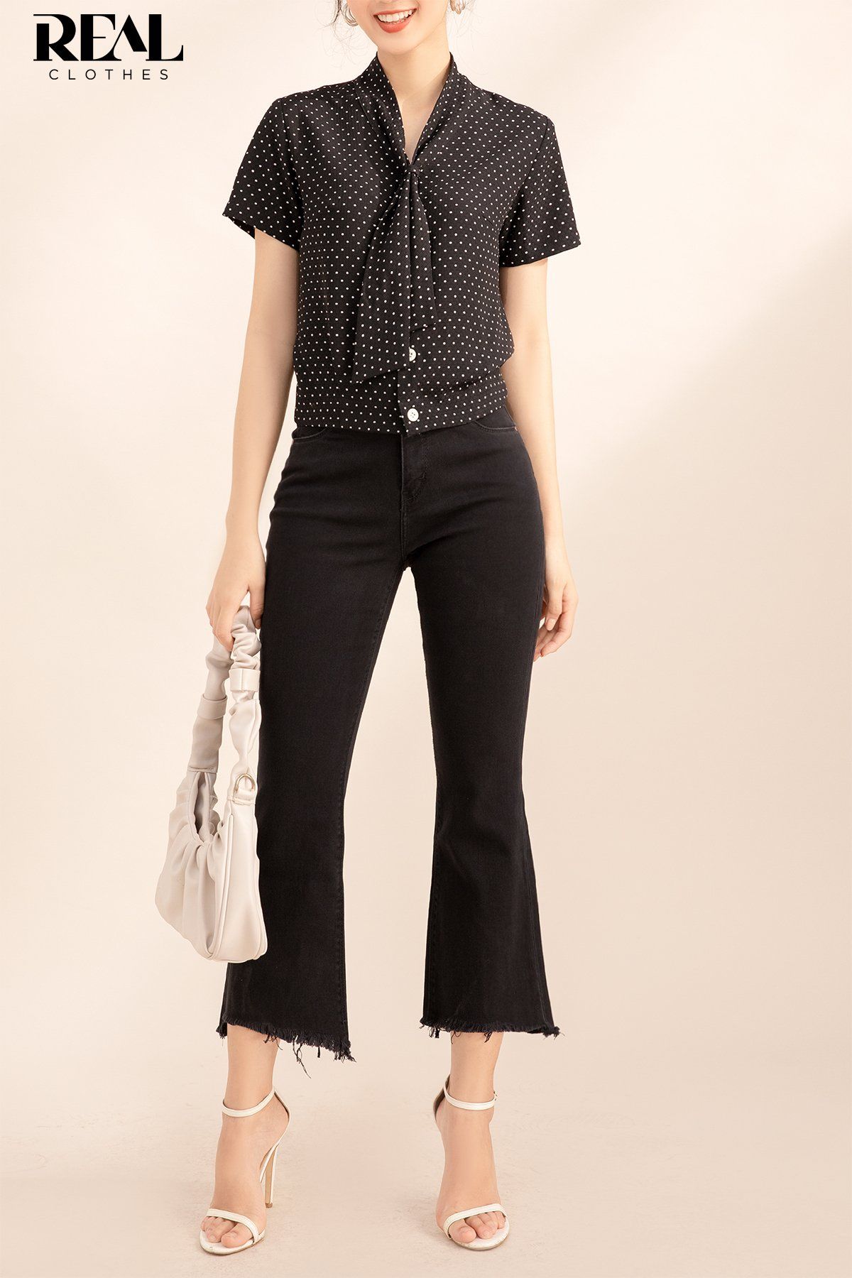 Quần jeans loe đen