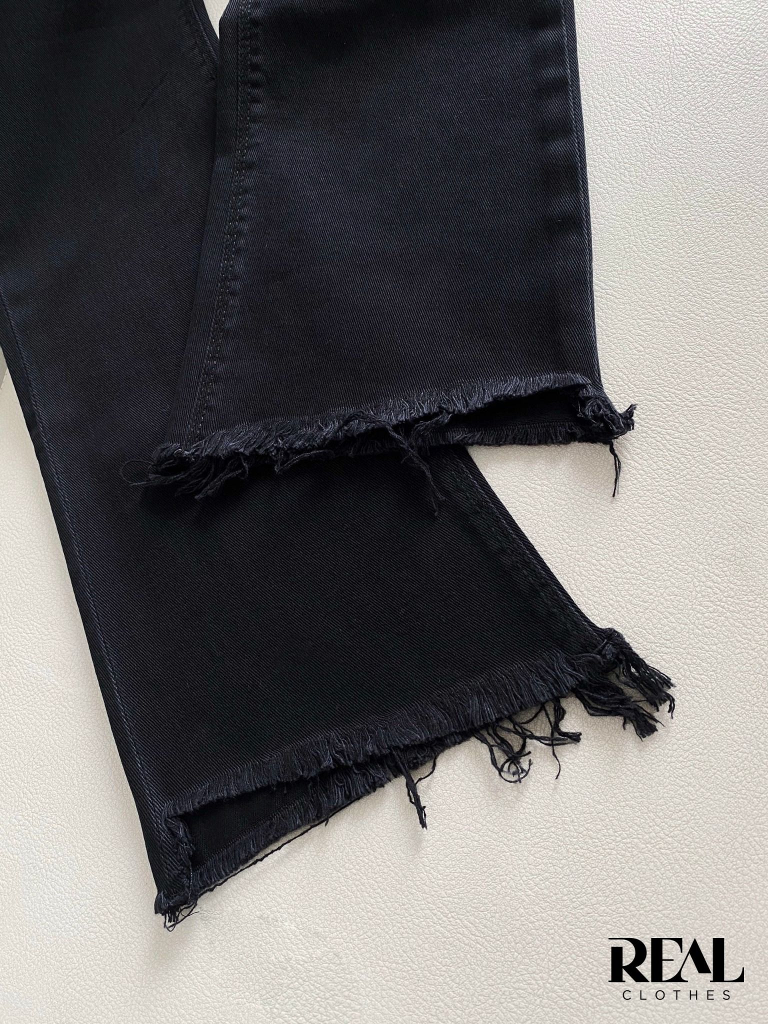 Quần jeans loe đen