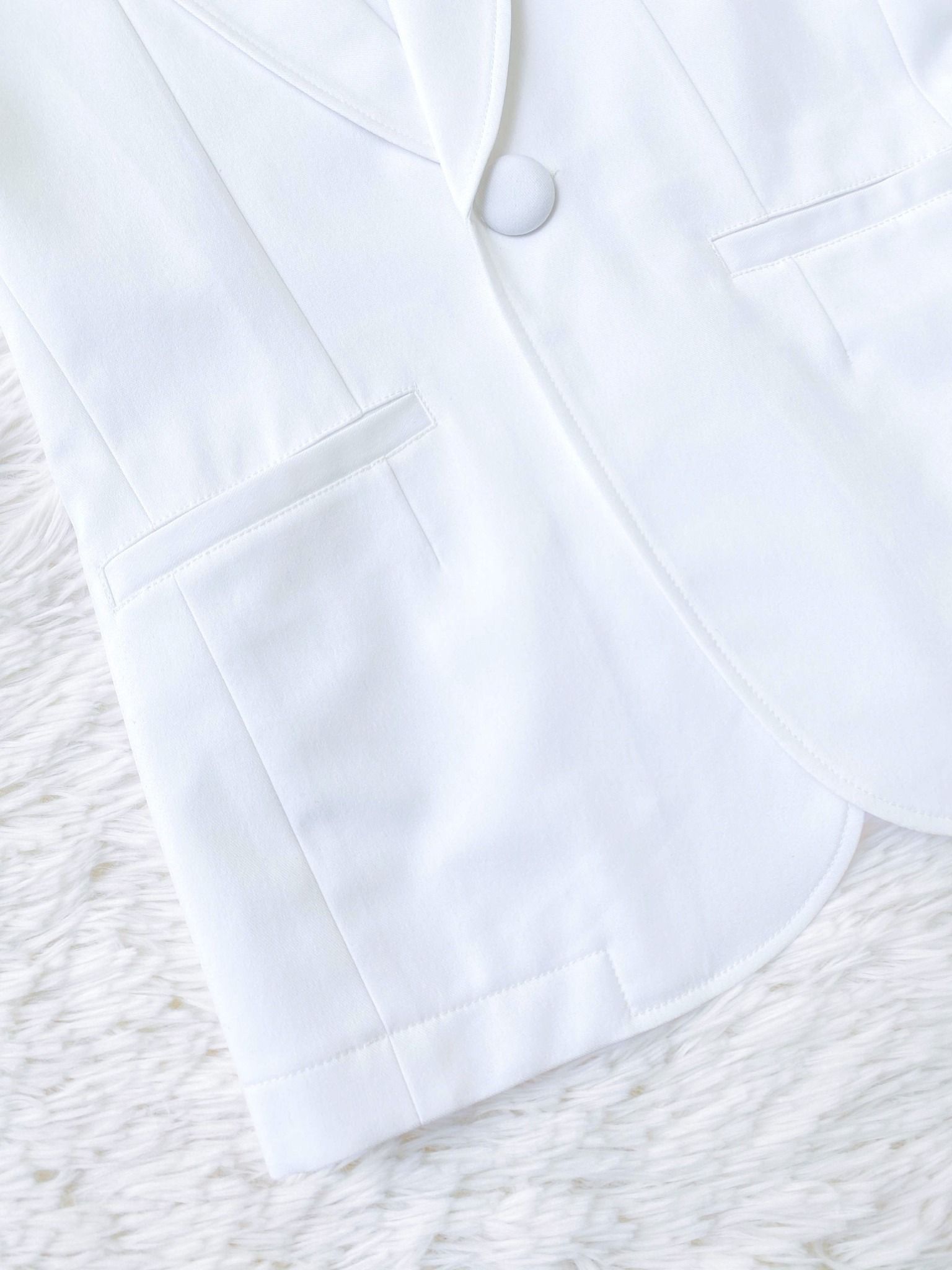 Blazer ngắn trắng SALE