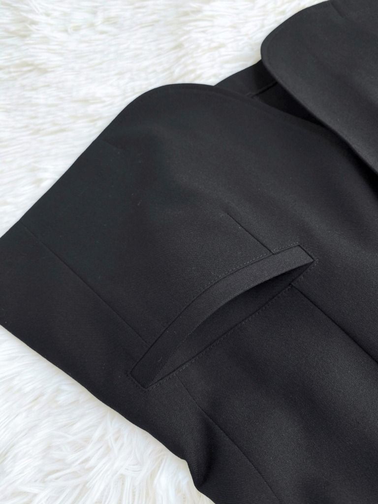 Blazer đen lật satin SALE