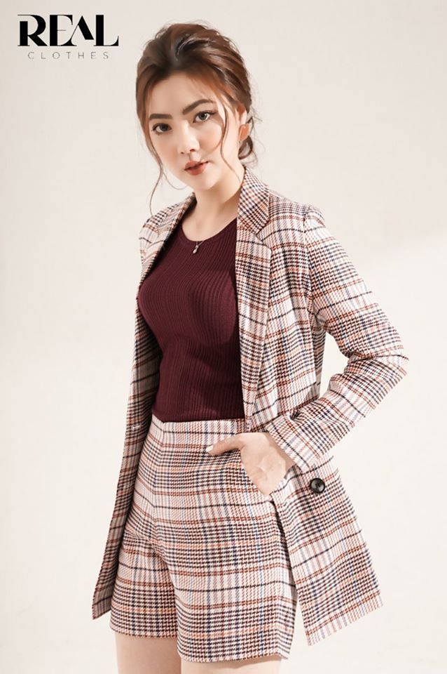 Áo dệt kim đỏ tím