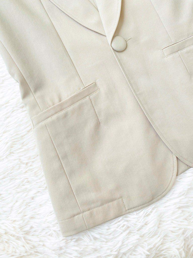 Blazer ngắn kem SALE