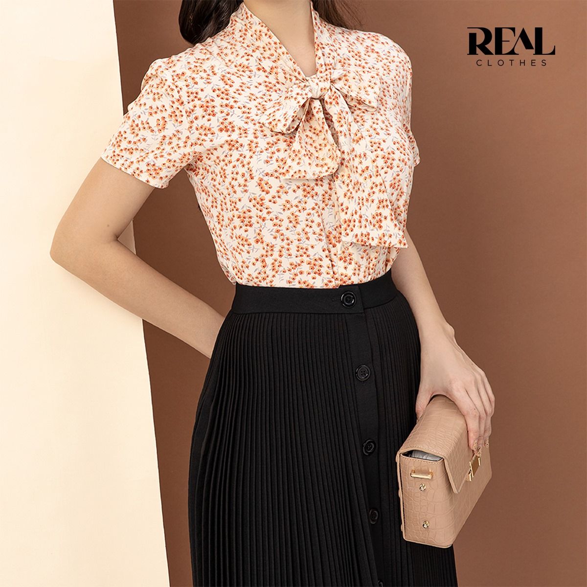 Váy pleated nút đen SALE