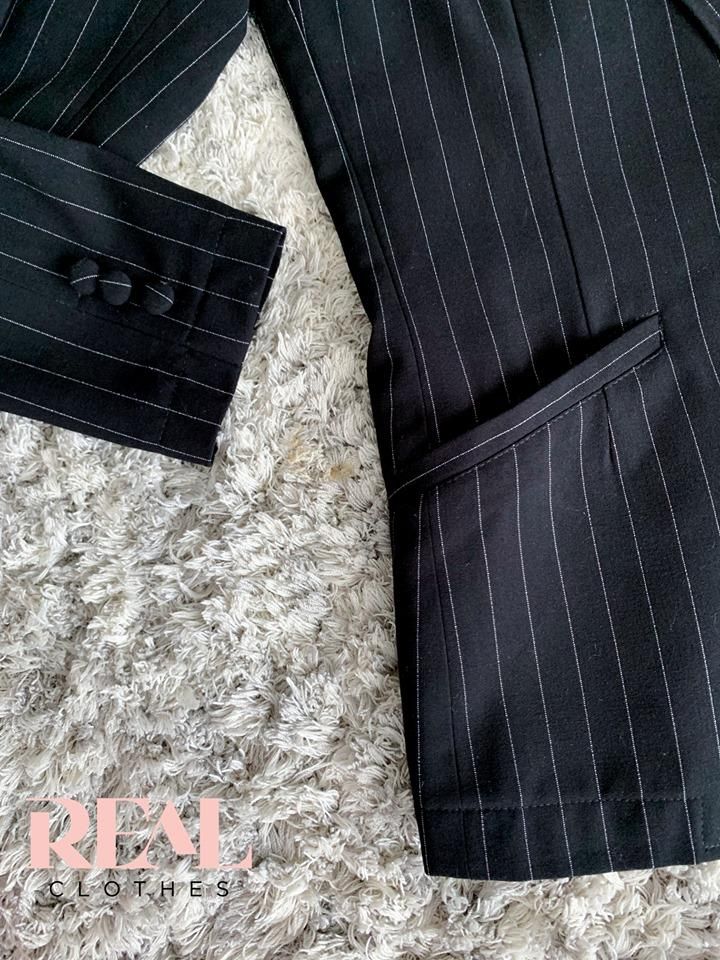 Blazer dài tay dài sọc đen - SALE