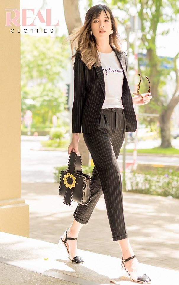 Blazer dài tay dài sọc đen - SALE