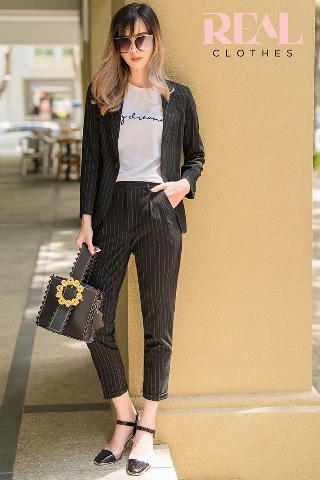 Blazer dài tay dài sọc đen - SALE