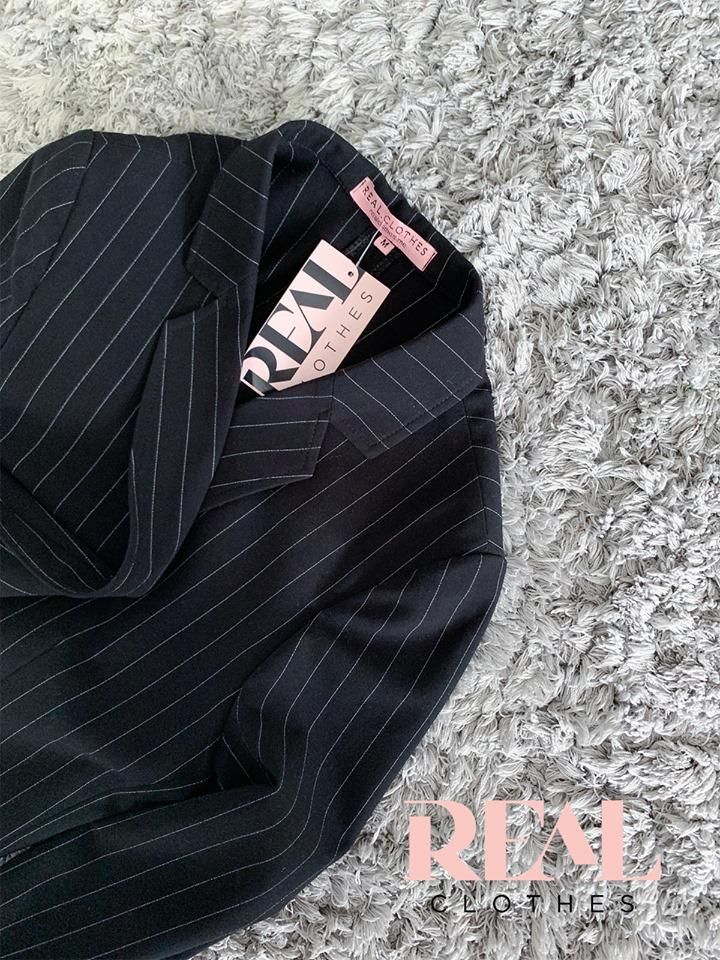 Blazer dài tay dài sọc đen - SALE