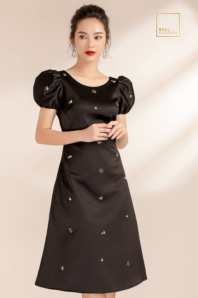 Đầm star đen cổ tròn - SALE size XS