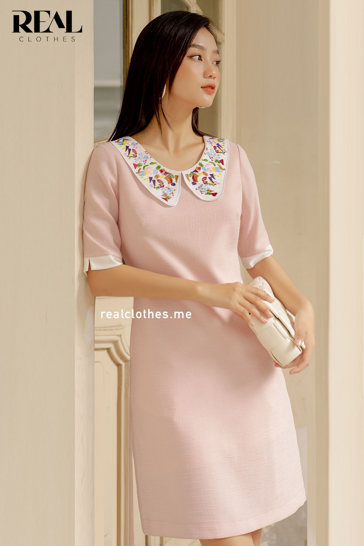 Đầm cổ thêu hồng