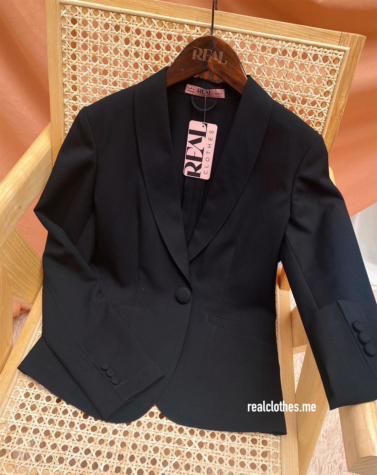 Blazer dài tay dài đen SALE