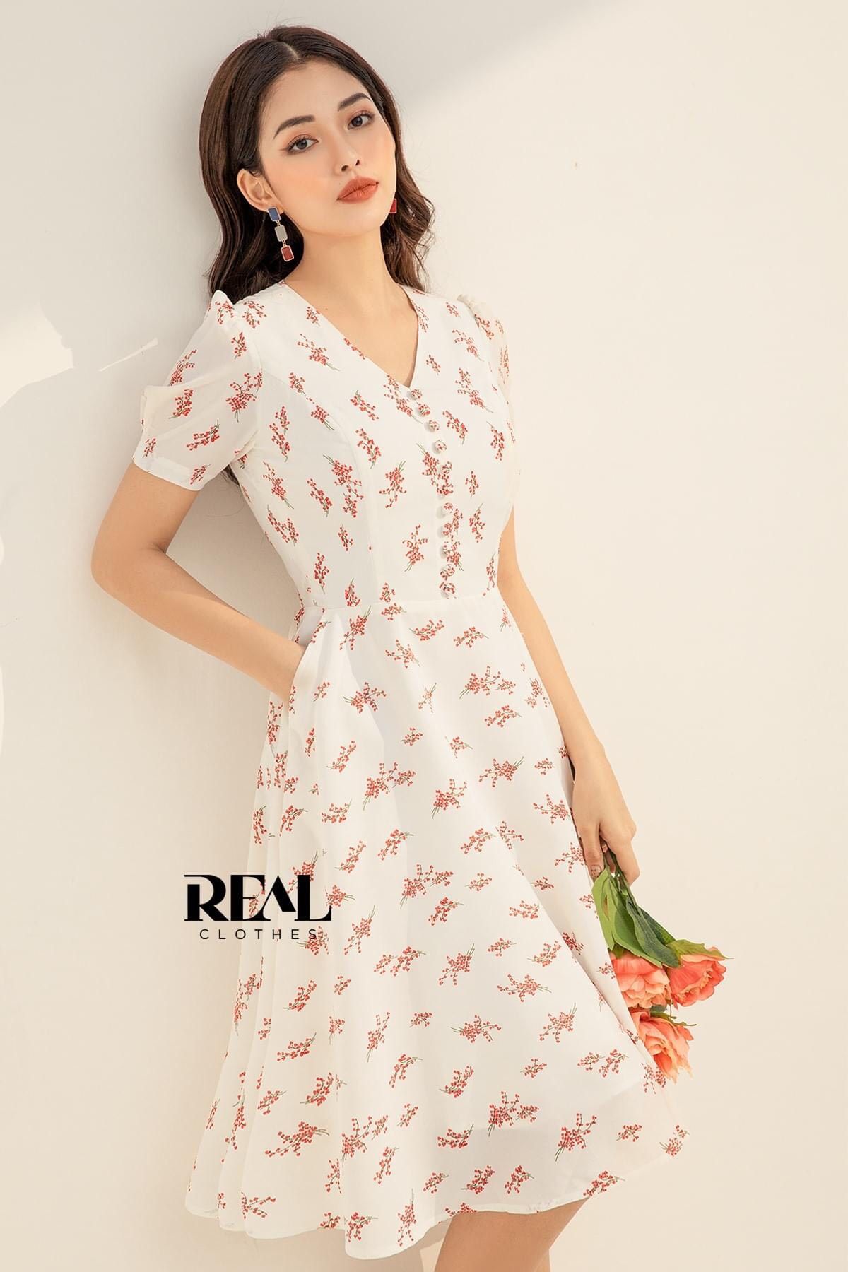 Đầm nút bọc hoa đỏ