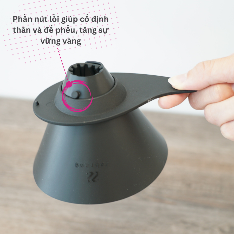 Phễu pha cà phê du lịch Hario V60 Zebrang flat dripper ZB-VDFP-02B bằng silicone, size 02 (có thể tháo rời và cuộn tròn)