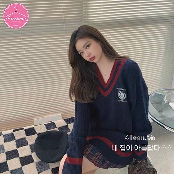 Áo len cổ tim viền sọc dáng rộng