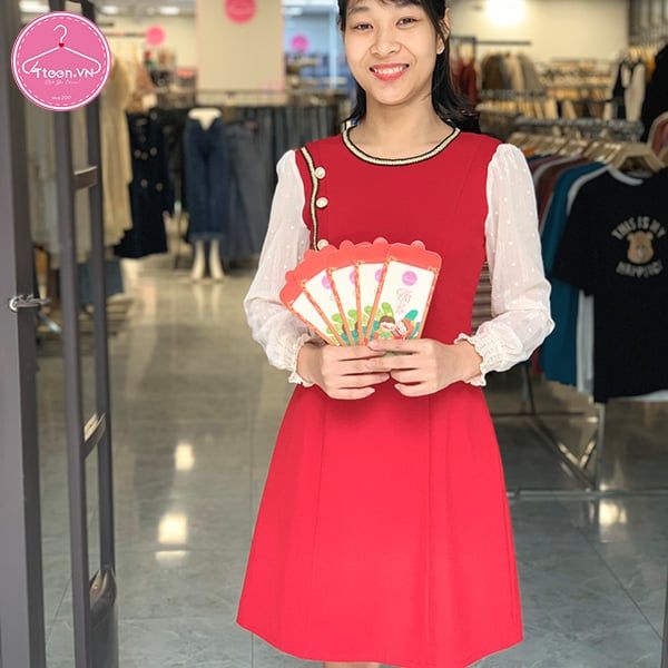 Váy xoè nhẹ nhàng khuy lệch cổ vuông