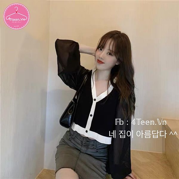 Áo croptop kiểu tay dài cổ tim rộng viền cổ