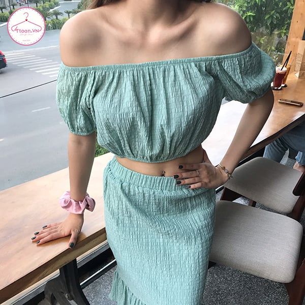 Set ao trễ vai kèm chân váy dài