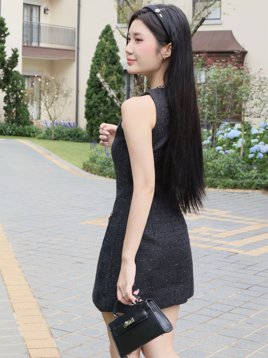 Đầm dự tiệc ngắn xoè A cổ tròn sát nách viền cổ có túi sang trọng chất gân xước cao cấp-D4179T