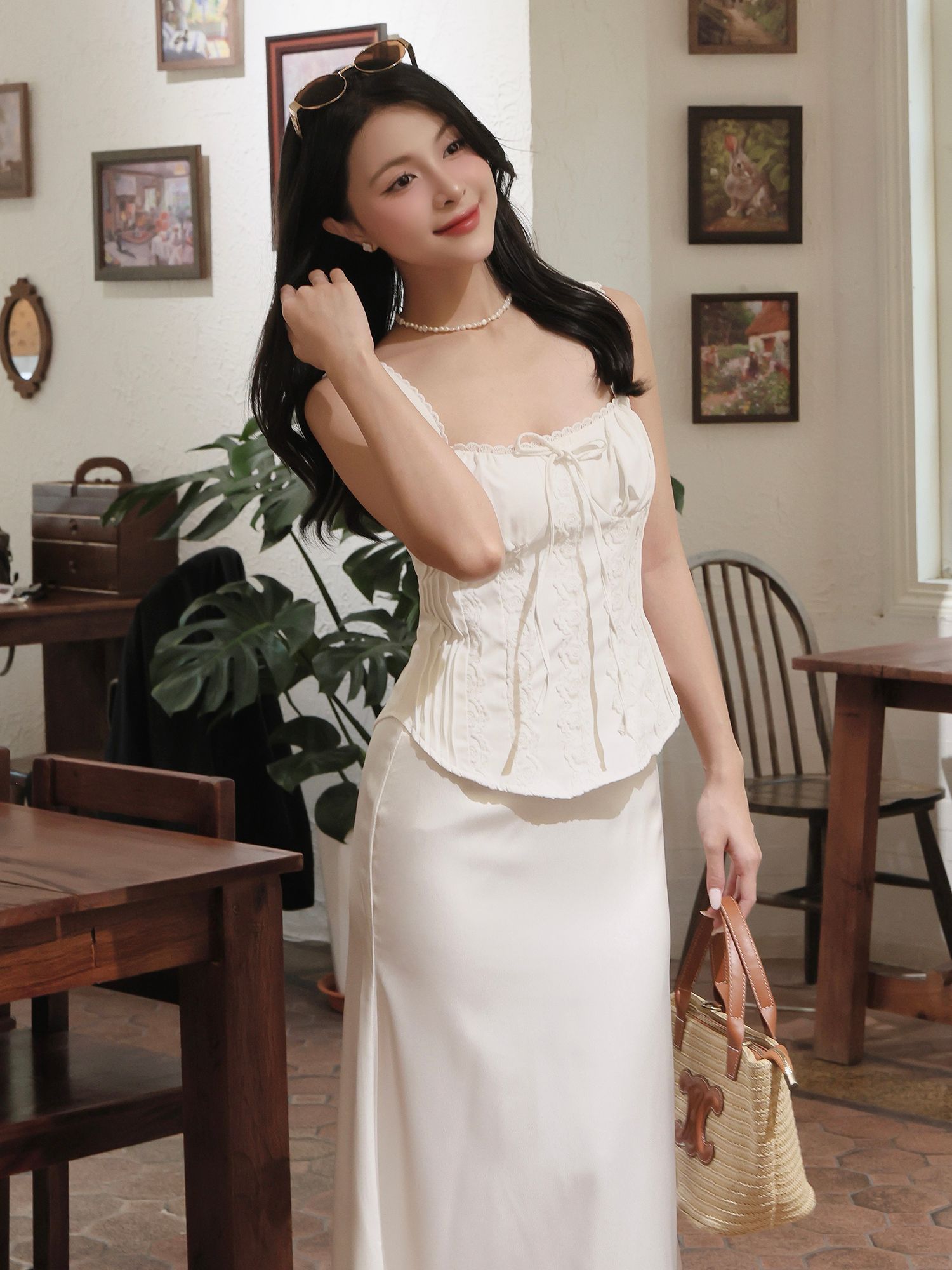 Áo kiểu hai dây dạo phố viền ren A4417B