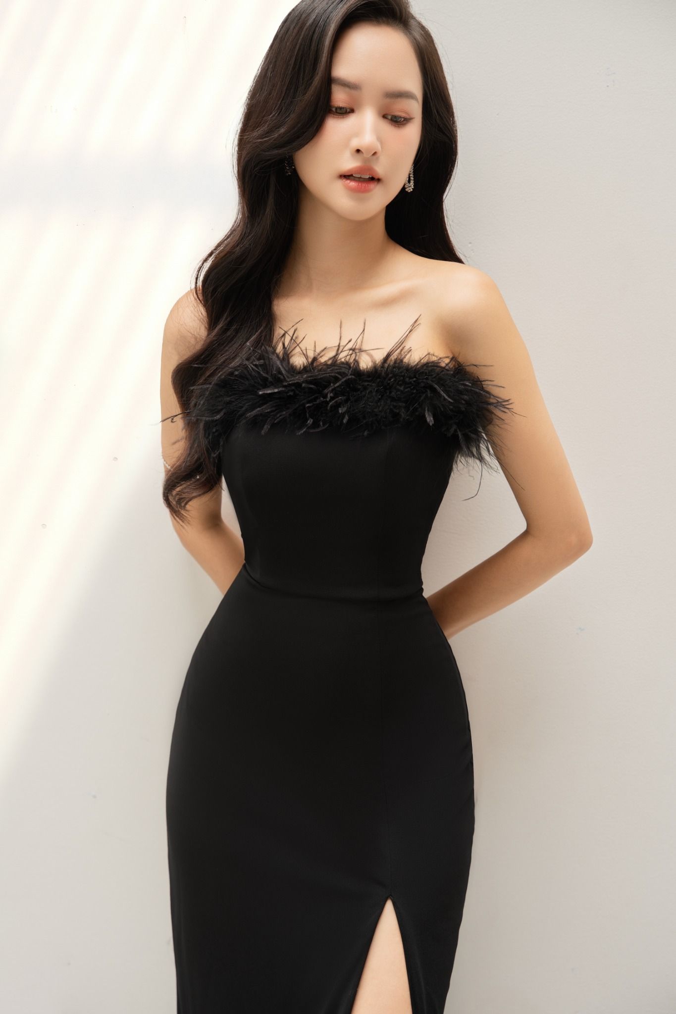 Đầm body dự tiệc phối lông vũ - D1214
