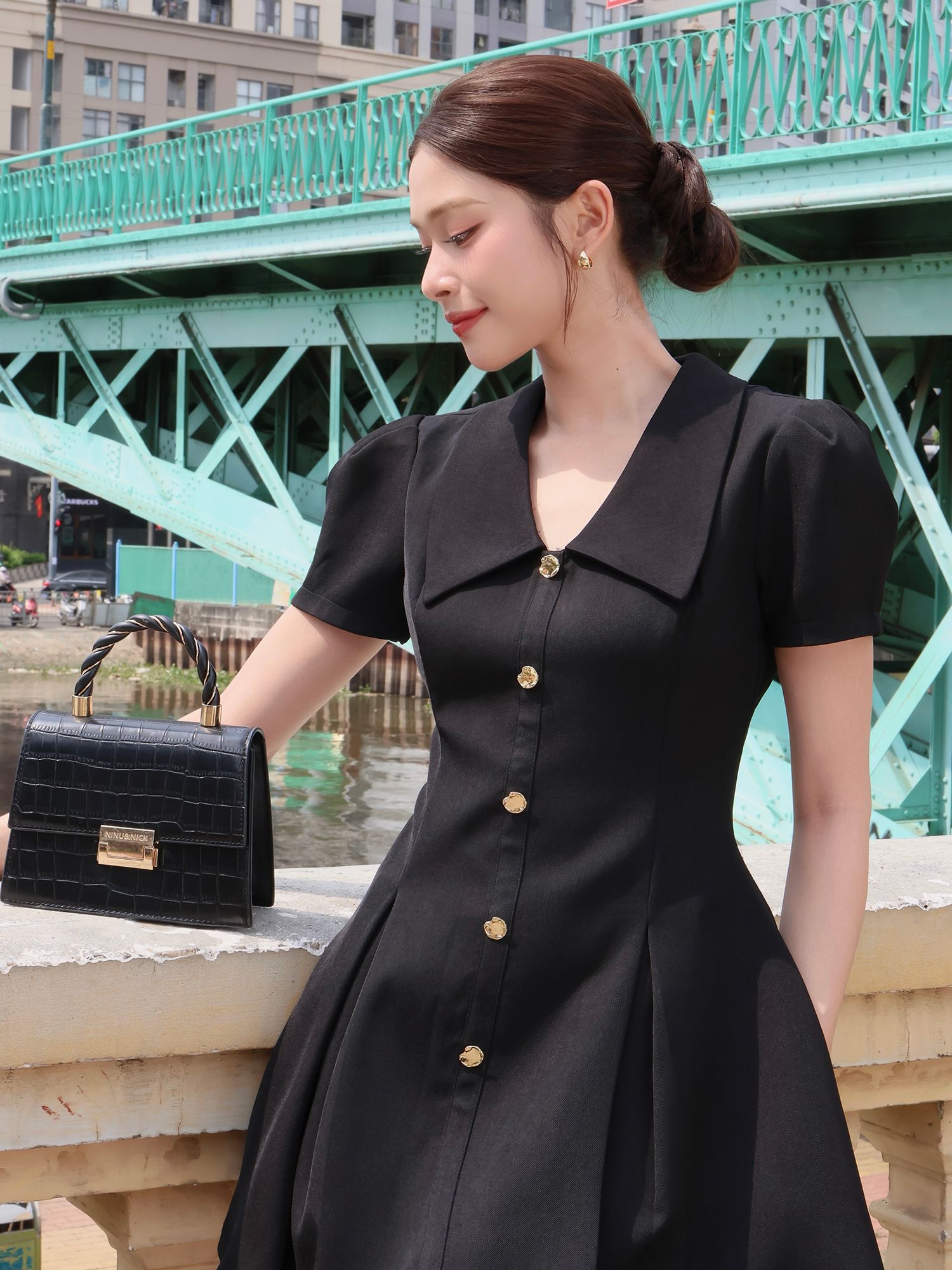 Đầm xoè công sở ngắn cổ V xếp ly D4393A