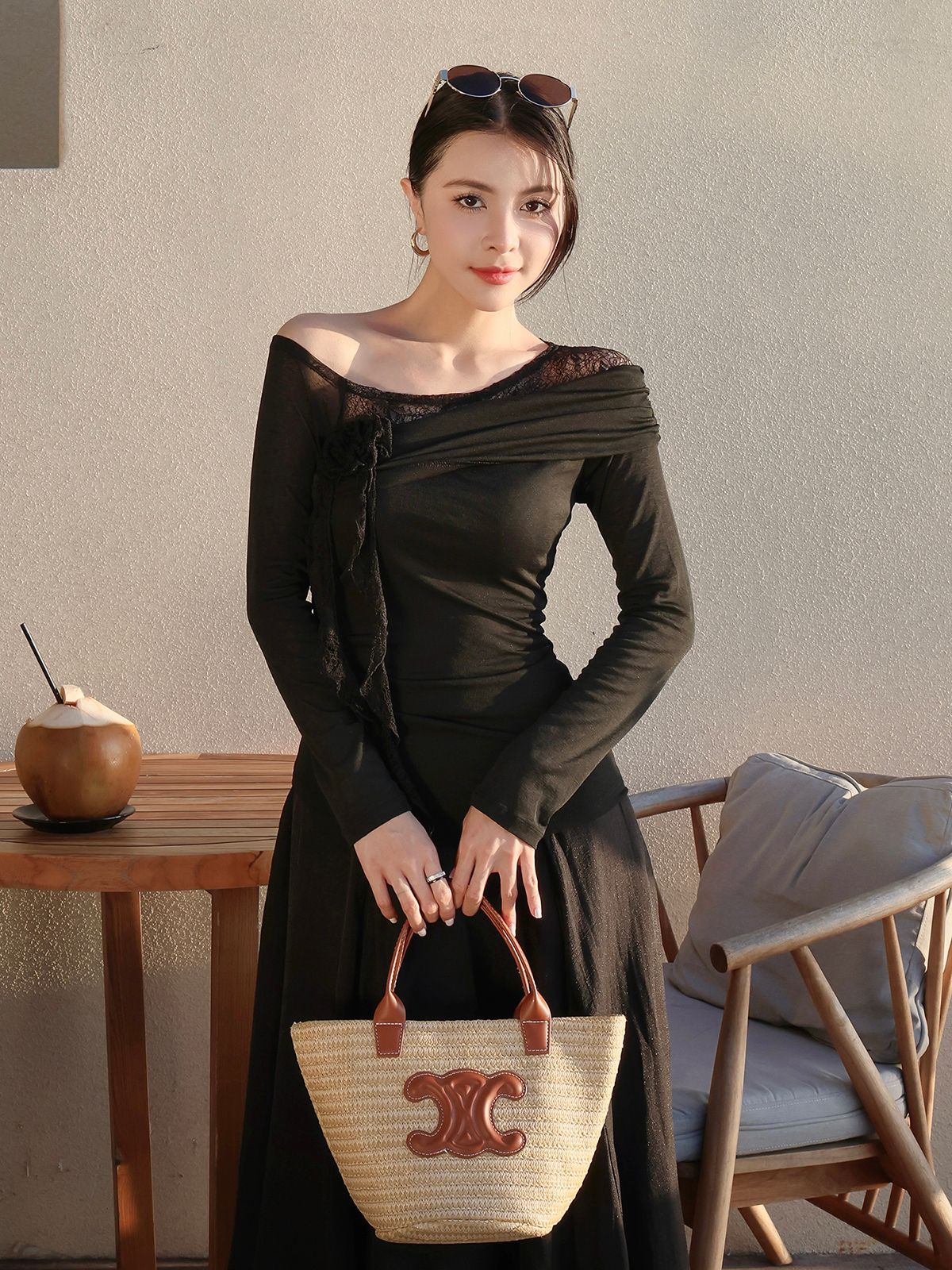 Áo kiểu vai lệch kết hoa vải - A4333B