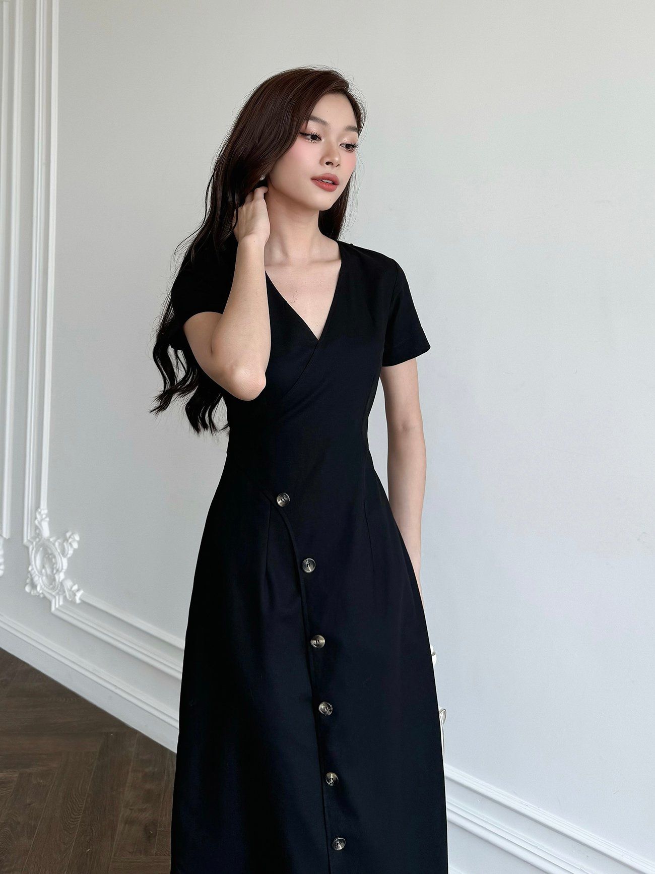 Đầm linen đắp vạt phối nút đá - D3097