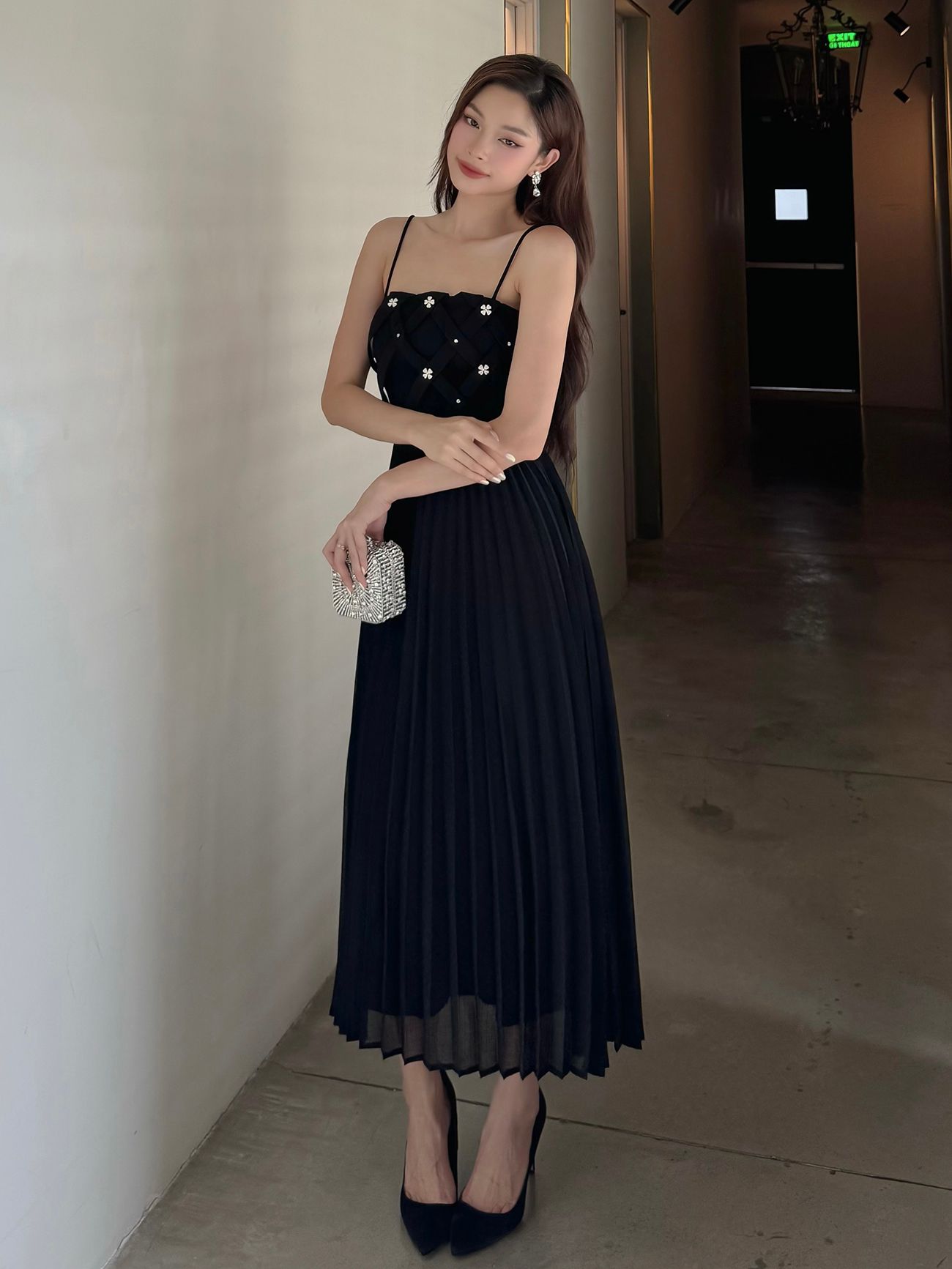Đầm dài 2 dây đan ngực xếp ly - D3405