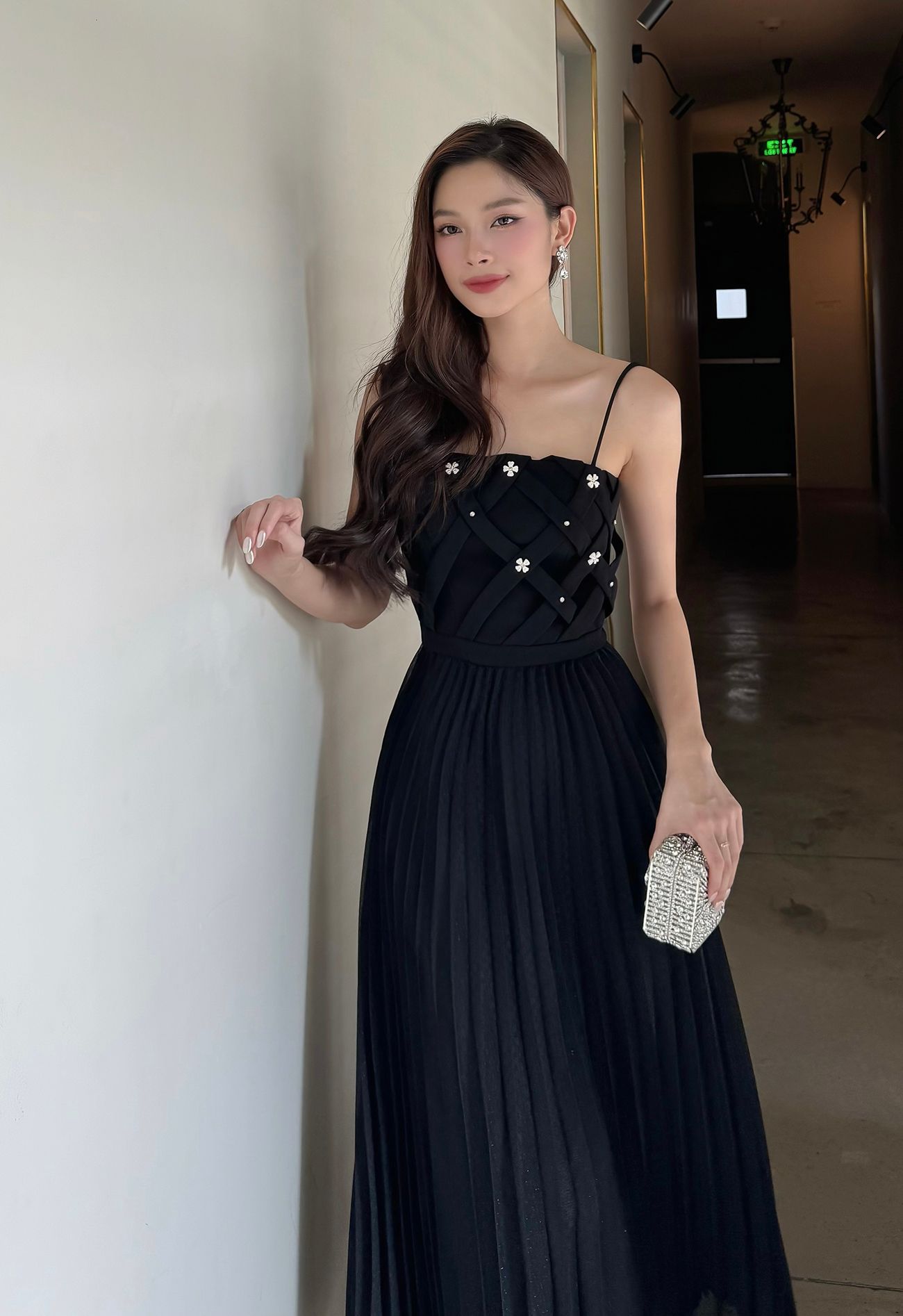 Đầm dài 2 dây đan ngực xếp ly - D3405