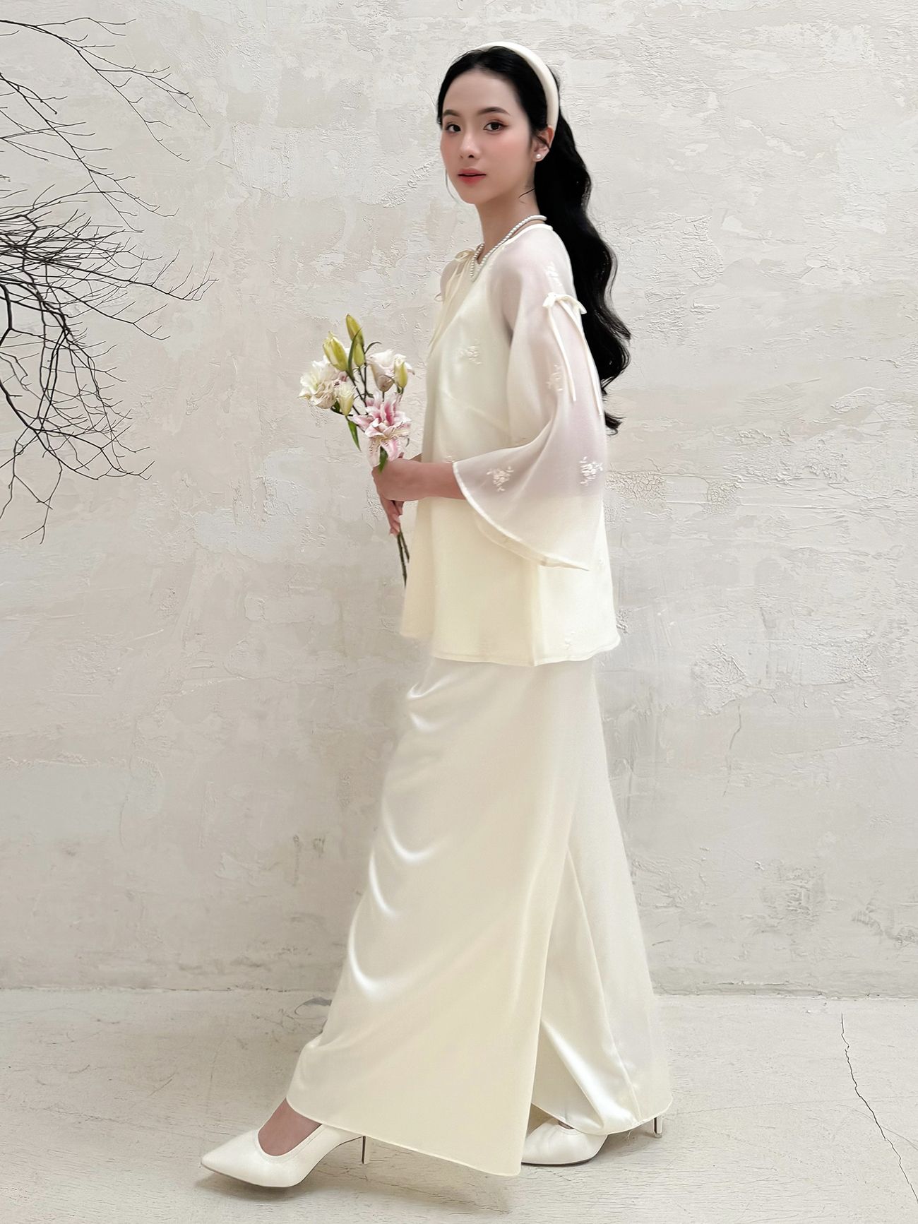Set áo kèm quần dáng suông dài cổ tròn tay lở chất liệu xô thêu hoa cao cấp (tặng kèm băng đô)-K4185A
