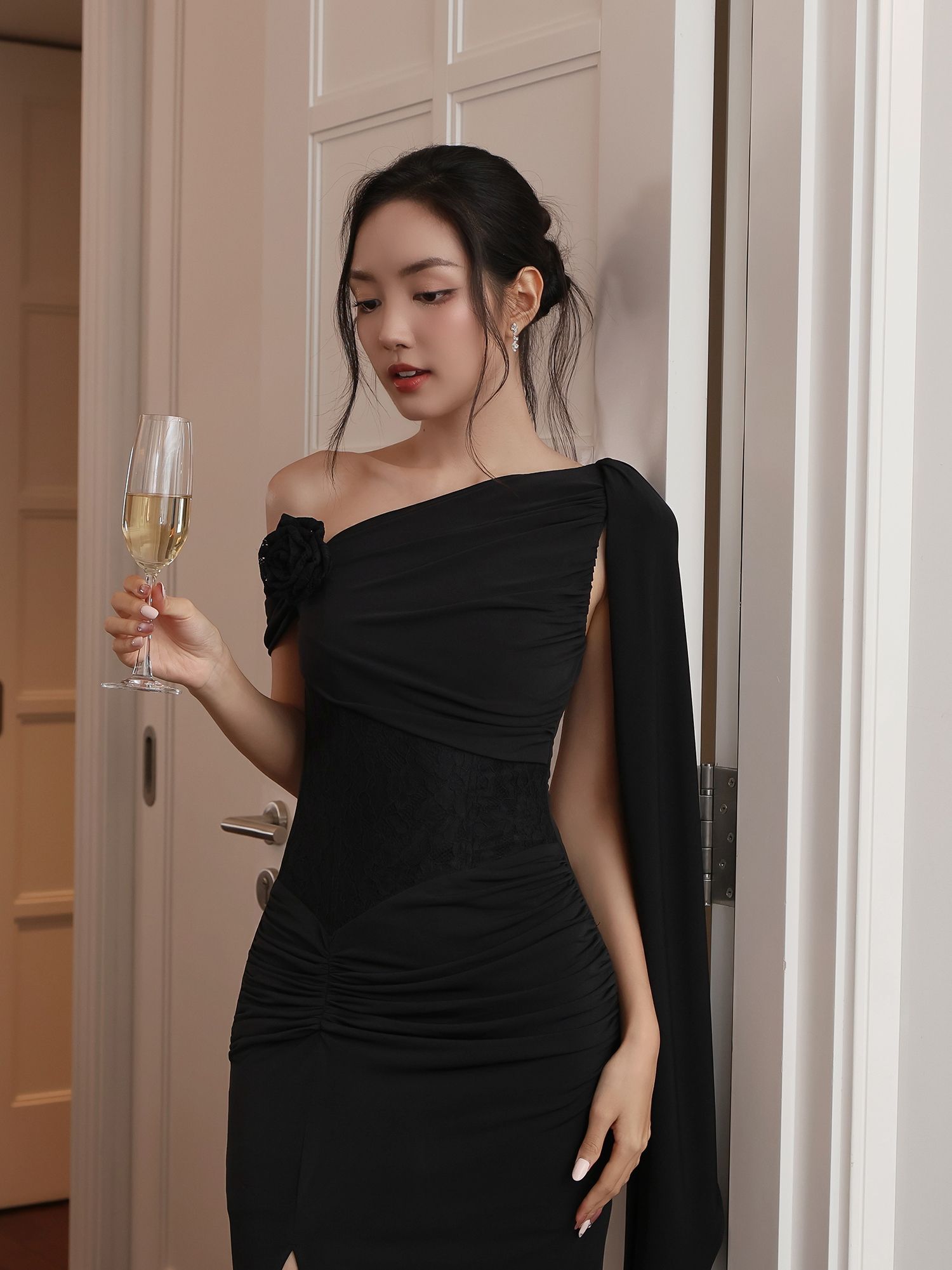 Đầm dự tiệc dài lệch vai xẻ tà - D4269B