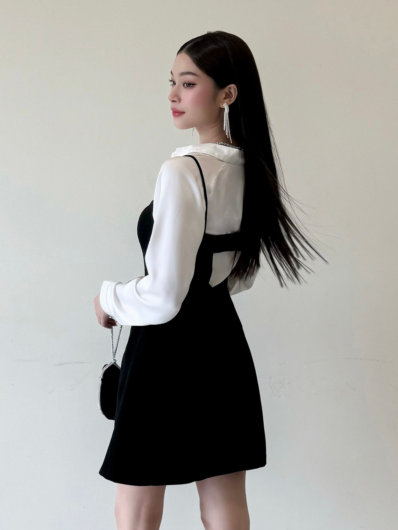 Đầm 2 dây xòe cut out lưng ( kèm sẵn mút ngực )-D3683