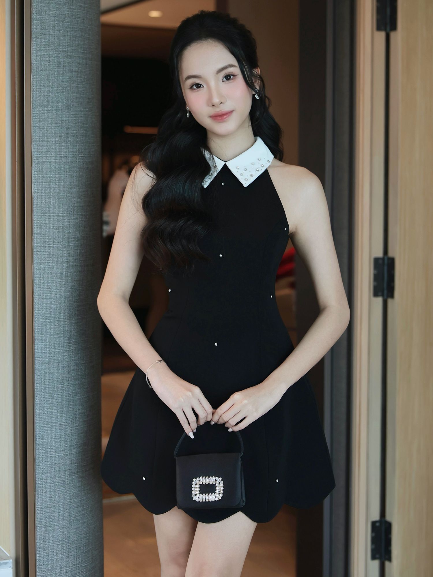 Đầm dự tiệc ngắn xoè A cổ yếm phối trắng lá cổ kết đá sang trọng chất cotton tuyết cao cấp-D4174A