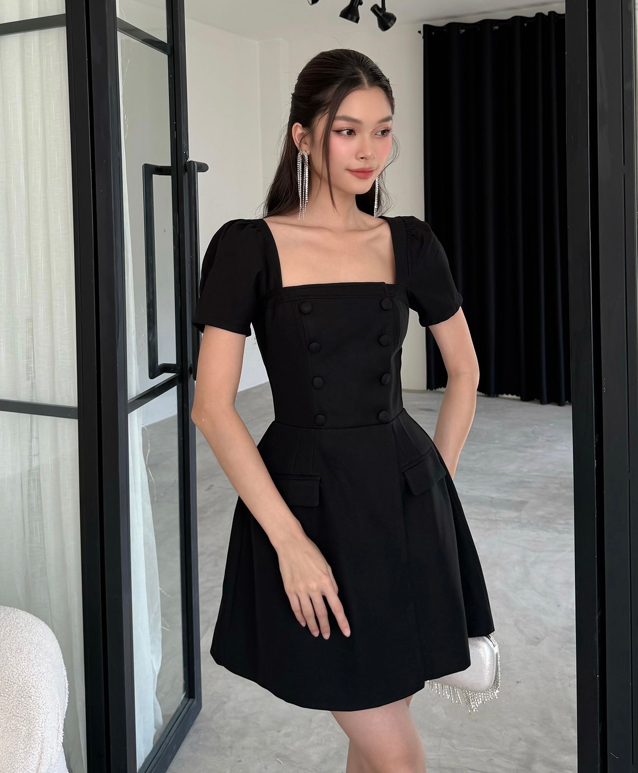 Đầm A ngắn cổ vuông phối nút bọc - D3130