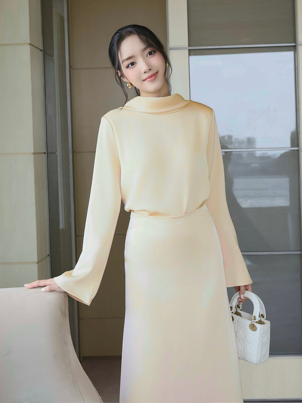 Áo kiểu tay dài vải lụa trượt - A4279A